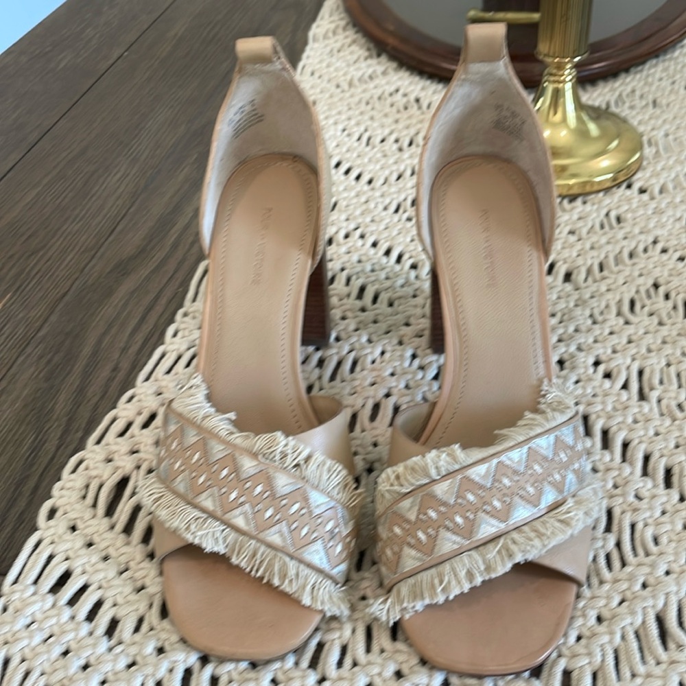 Pour la Victoire Havana Criss Cross Sandal Block Heel in Natural Size 7.5 Shoes